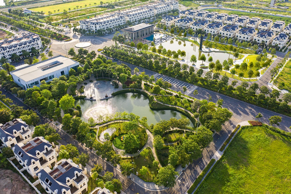 Không gian sống xanh trở thành tiêu chí hàng đầu khi đánh giá một bất động sản hạng sang. Ảnh: KĐT Anlac Green Symphony